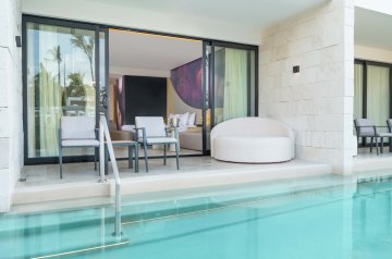 Tropical Beloved Swm-Up Suite Bathroom