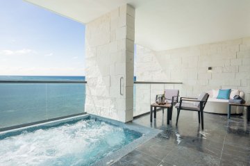 Diamond Ocean View Jacuzzi Balcony