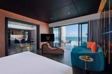 Diamond Ocean Swim Up Suite