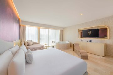 Seductive Pool View Jacuzzi Suite