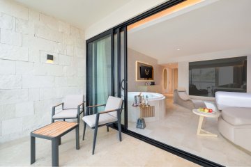 Seductive Tropical Jacuzzi Patio