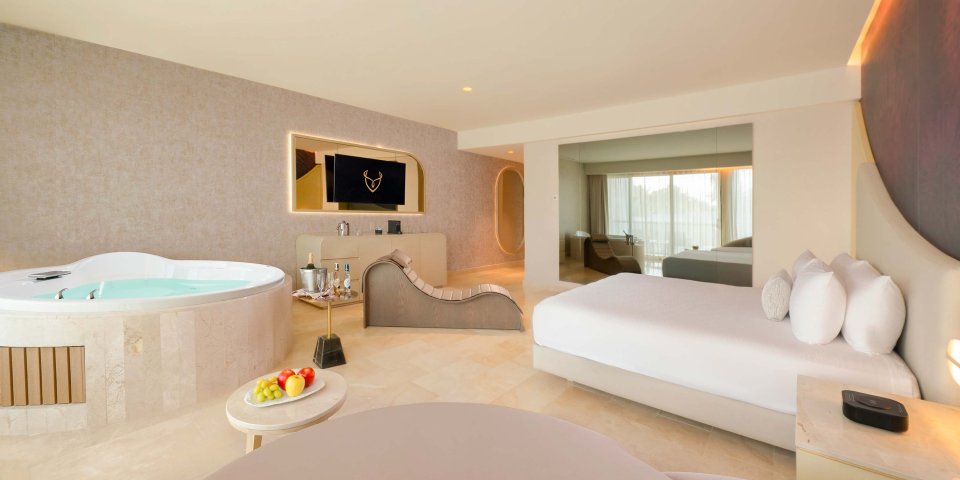 Seductive Tropical Jacuzzi Suite