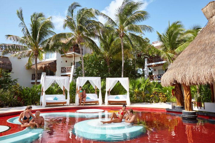 Jacuzzi Lounge Bar
