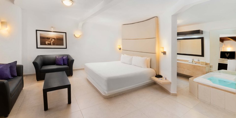 Jacuzzi Gardenview Room