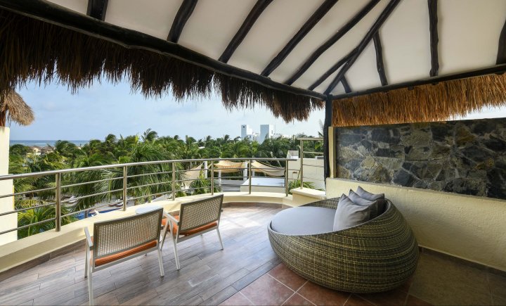 El Dorado Maroma Honeymoon Suite