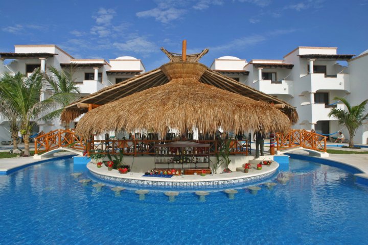 Swim-up Bar