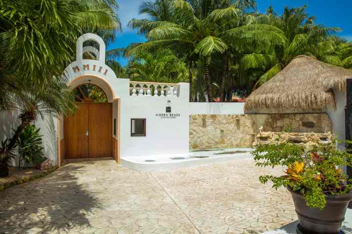 Hidden Beach exterior enterance